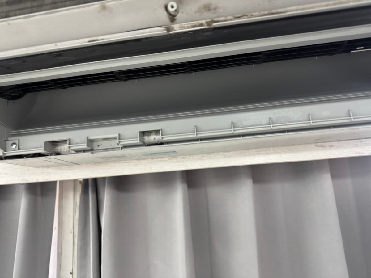 大坪數商用空調蒸發器鰭片積塵發黑實拍
