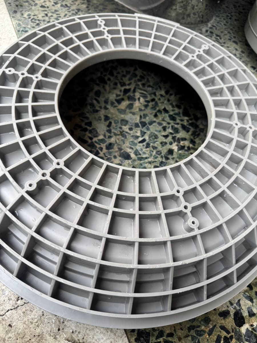 高雄社福機構直立式洗衣機清洗｜共用洗衣機拆洗，波輪重新洗到亮白 現場照片 1